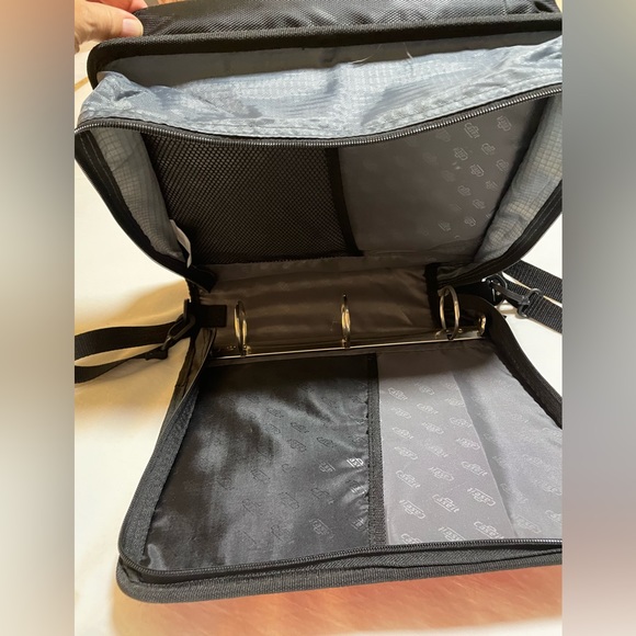 Binder and laptop holder with crossbody/shoulder strap - Picture 8 of 10